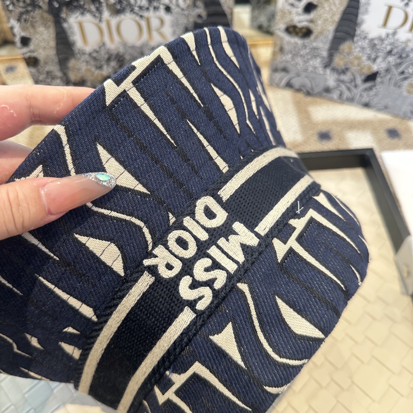 Dior 迪奥 新款原单渔夫帽， 精致純也格调很有感觉，很酷很时尚，专柜断货热门，质量超赞