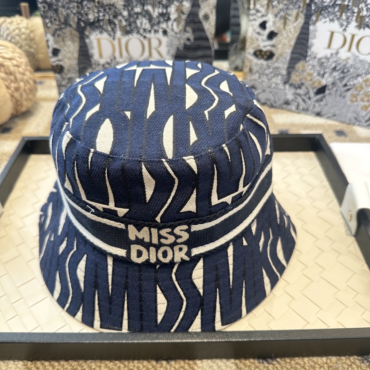 Dior 迪奥 新款原单渔夫帽， 精致純也格调很有感觉，很酷很时尚，专柜断货热门，质量超赞