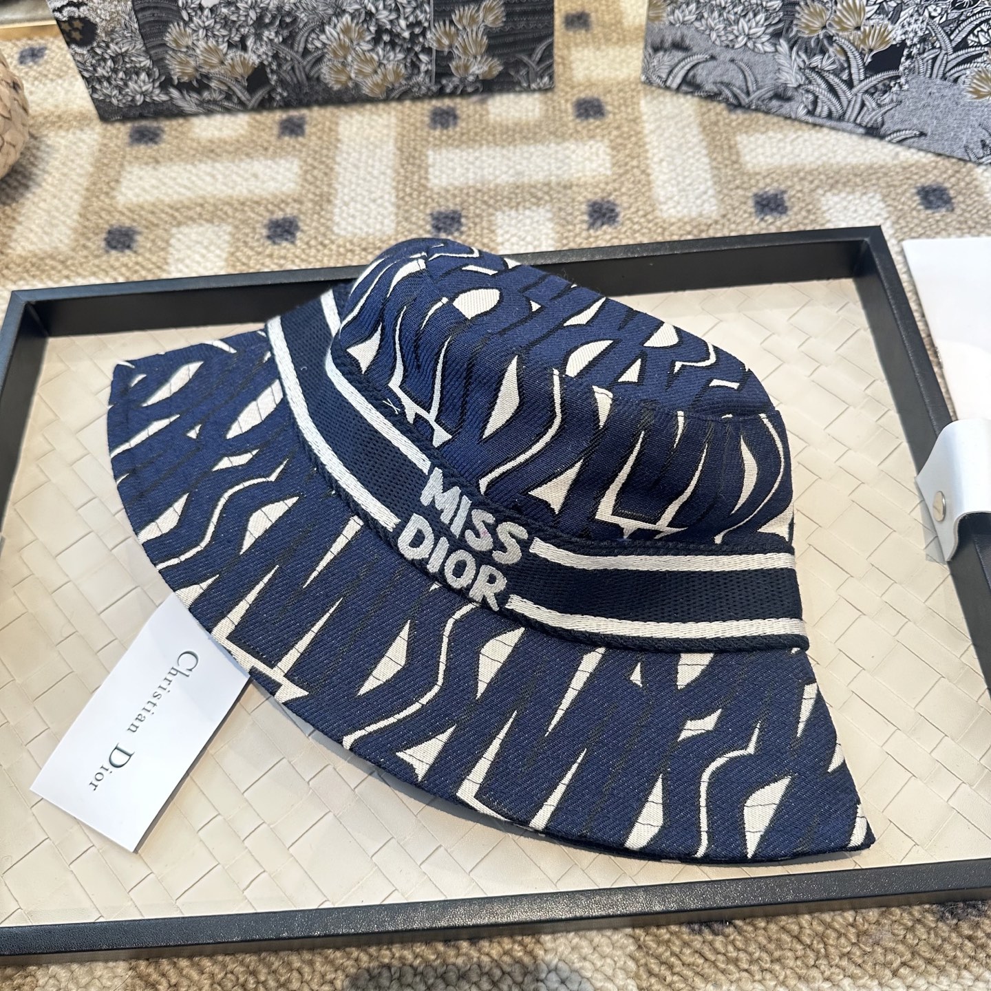 Dior 迪奥 新款原单渔夫帽， 精致純也格调很有感觉，很酷很时尚，专柜断货热门，质量超赞