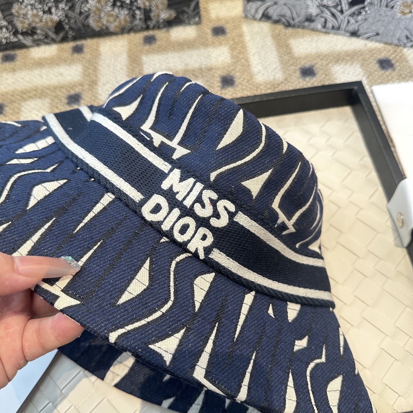 Dior 迪奥 新款原单渔夫帽， 精致純也格调很有感觉，很酷很时尚，专柜断货热门，质量超赞