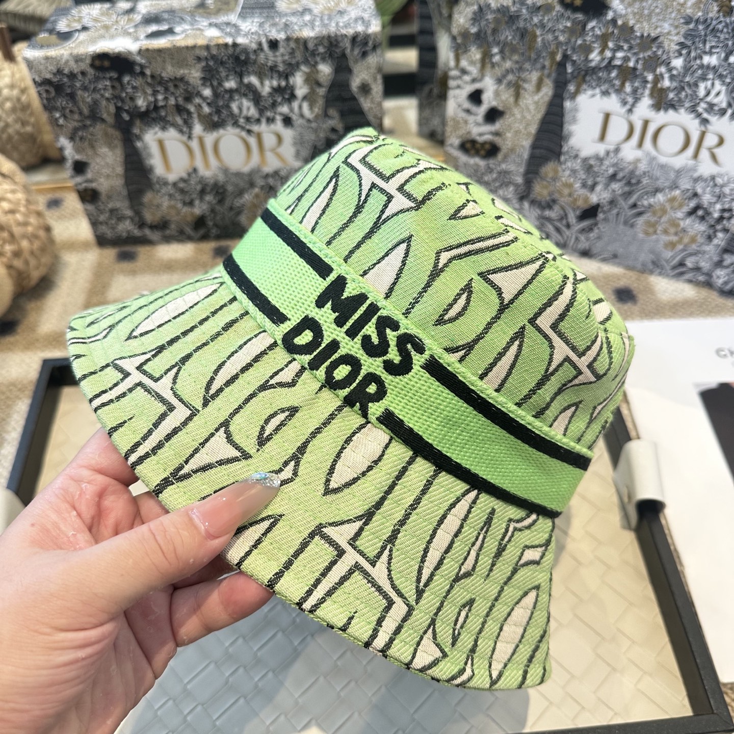 Dior 迪奥 新款原单渔夫帽， 精致純也格调很有感觉，很酷很时尚，专柜断货热门，质量超赞