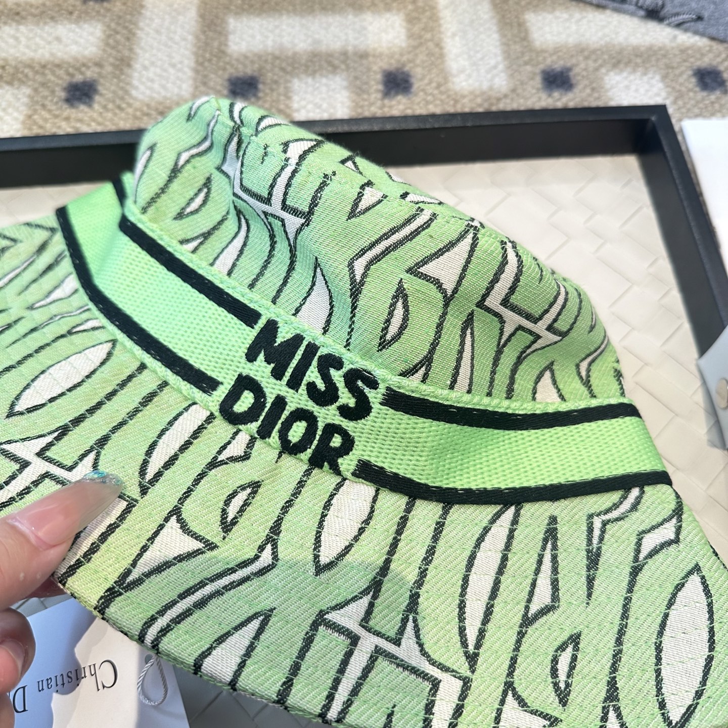 Dior 迪奥 新款原单渔夫帽， 精致純也格调很有感觉，很酷很时尚，专柜断货热门，质量超赞