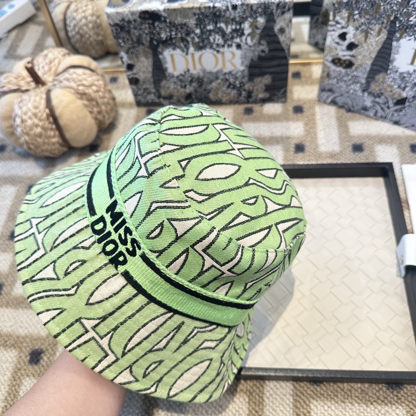 Dior 迪奥 新款原单渔夫帽， 精致純也格调很有感觉，很酷很时尚，专柜断货热门，质量超赞