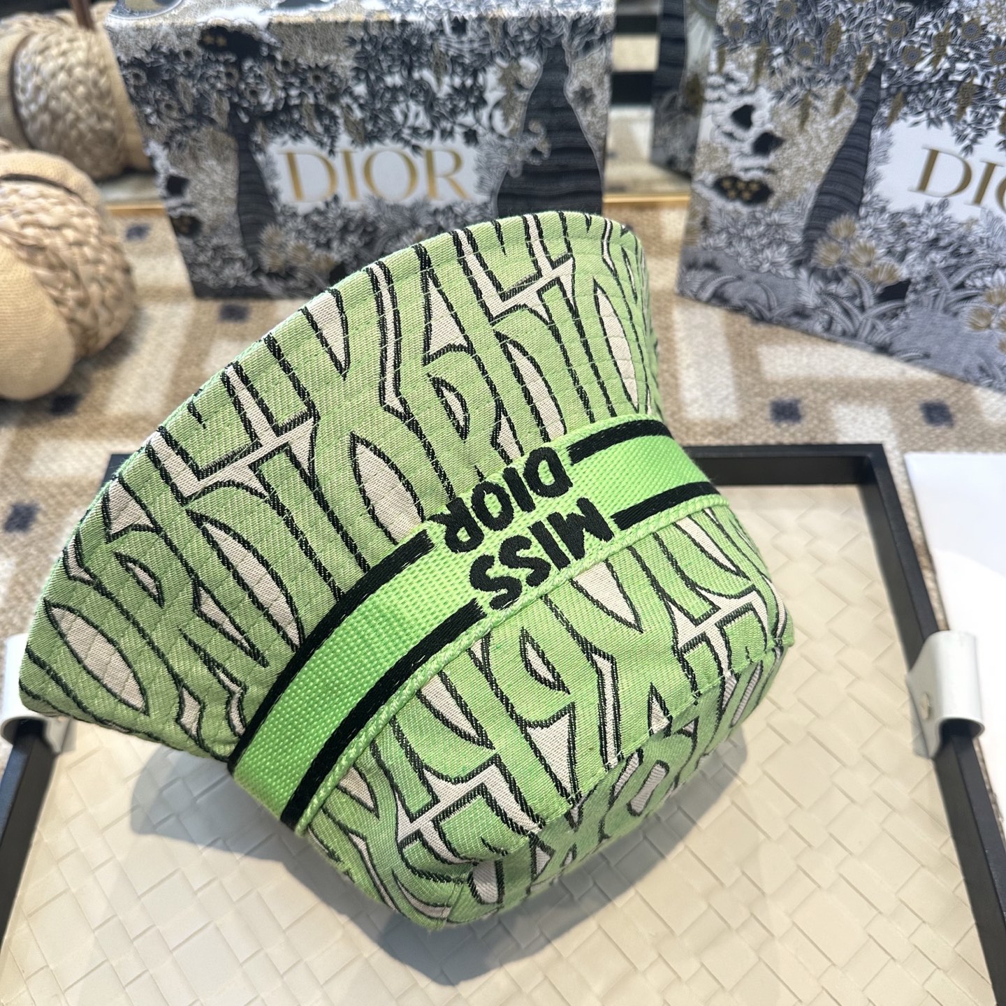 Dior 迪奥 新款原单渔夫帽， 精致純也格调很有感觉，很酷很时尚，专柜断货热门，质量超赞