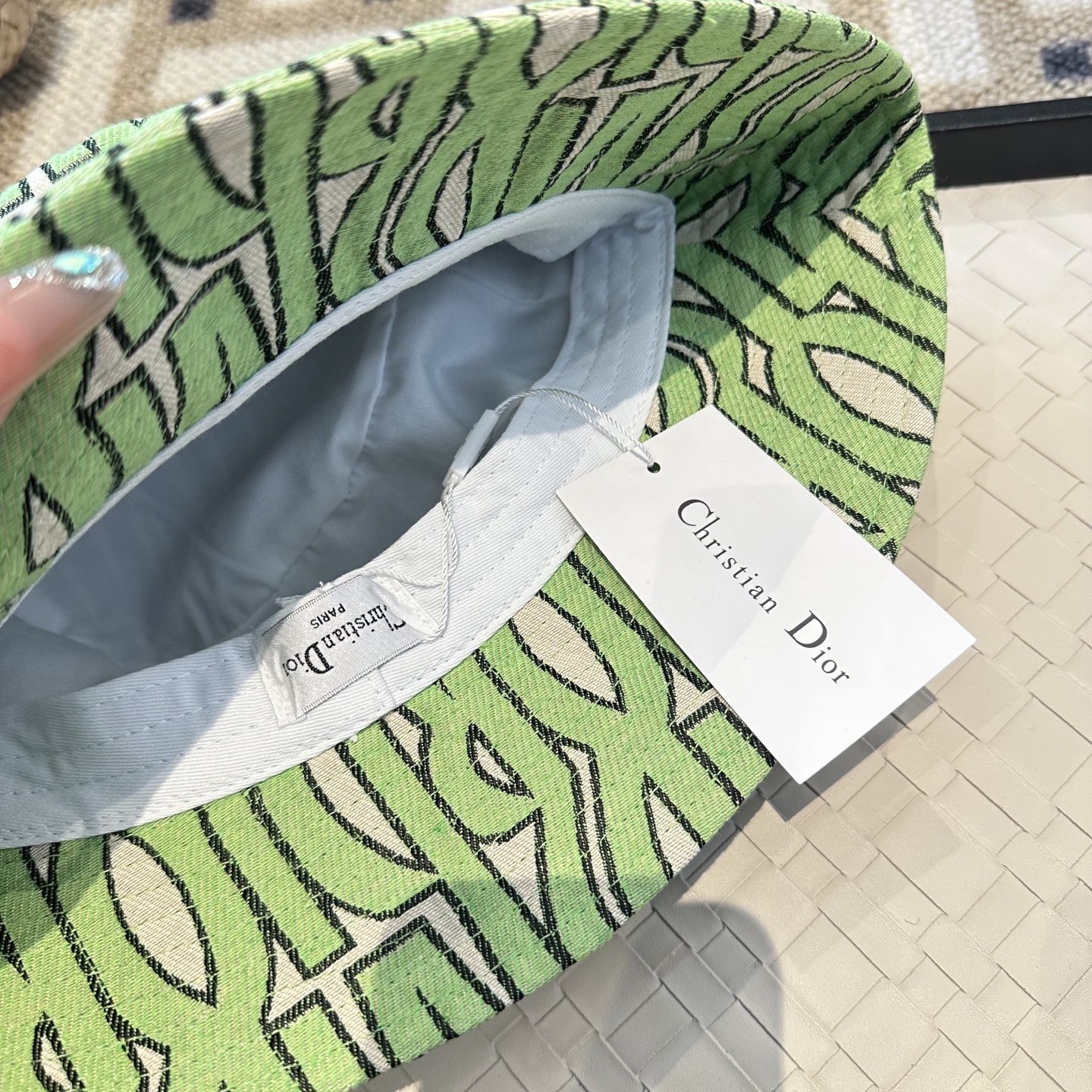 Dior 迪奥 新款原单渔夫帽， 精致純也格调很有感觉，很酷很时尚，专柜断货热门，质量超赞