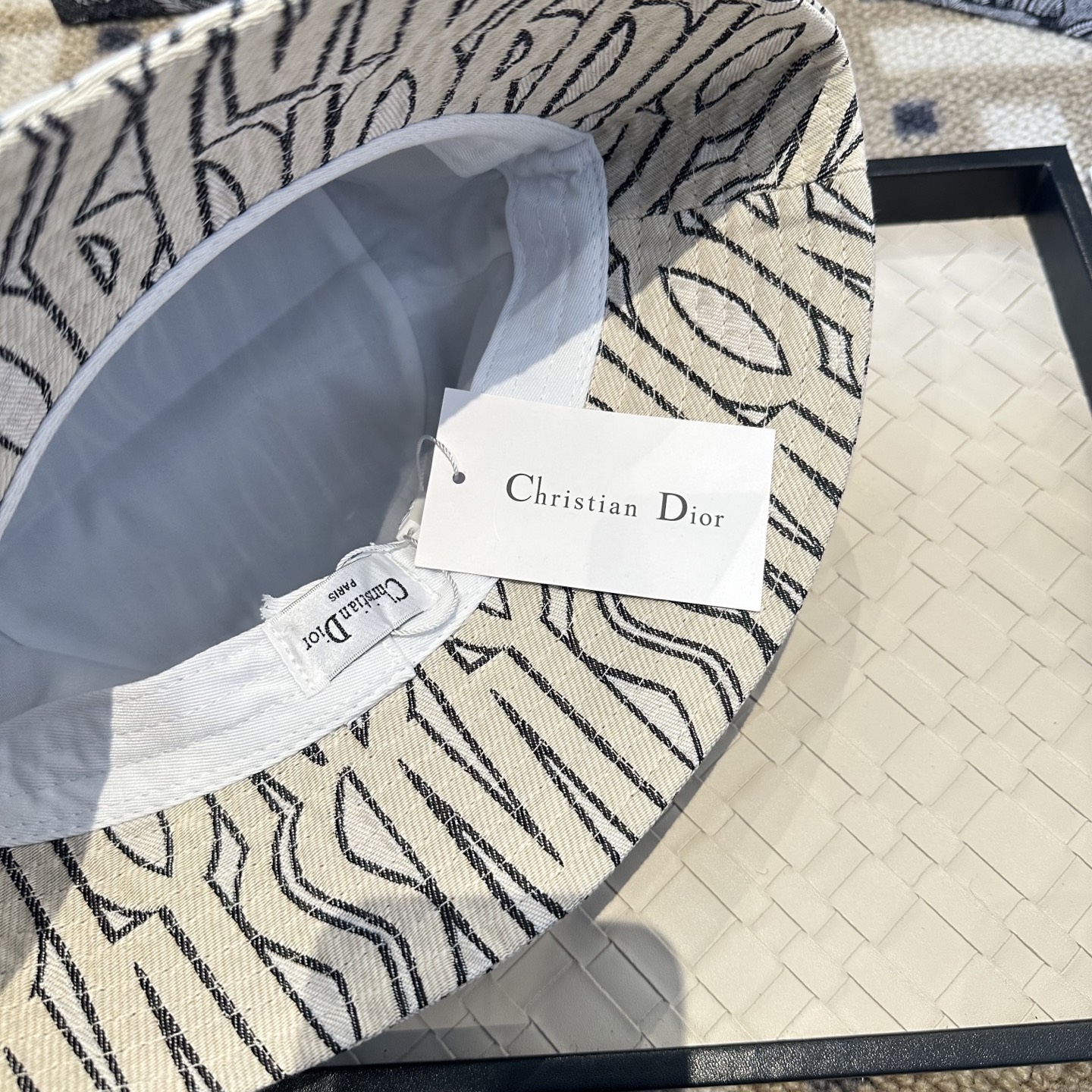 Dior 迪奥 新款原单渔夫帽， 精致純也格调很有感觉，很酷很时尚，专柜断货热门，质量超赞