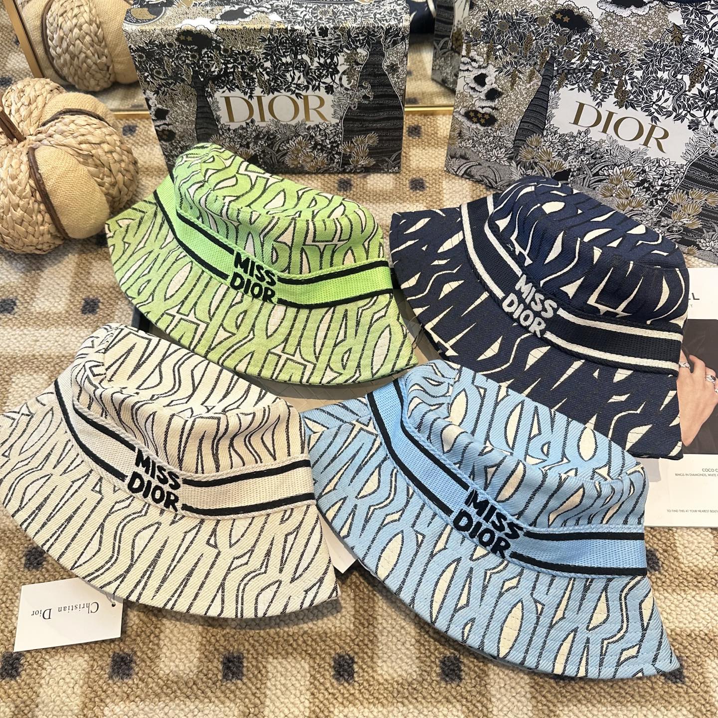 Dior 迪奥 新款原单渔夫帽， 精致純也格调很有感觉，很酷很时尚，专柜断货热门，质量超赞