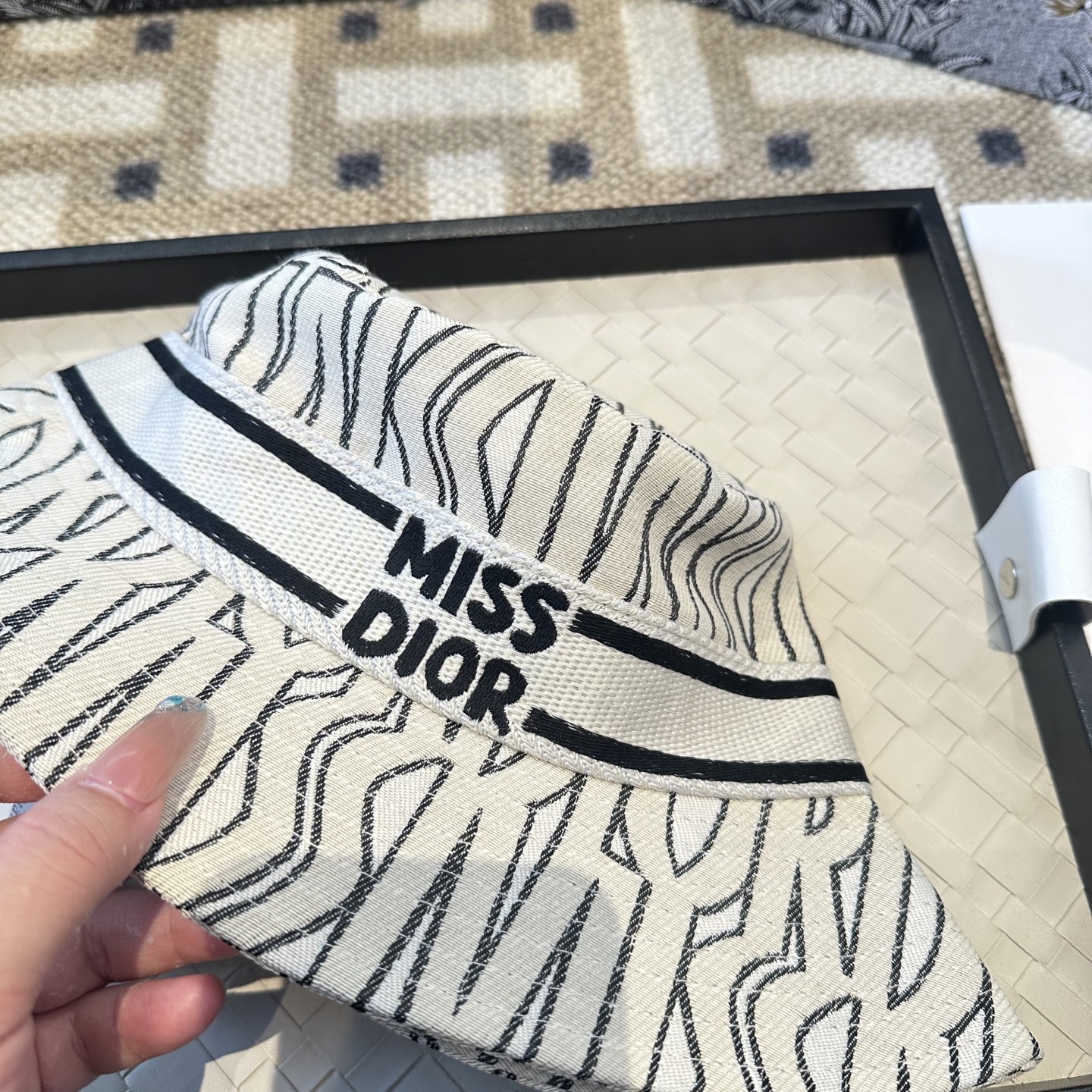 Dior 迪奥 新款原单渔夫帽， 精致純也格调很有感觉，很酷很时尚，专柜断货热门，质量超赞