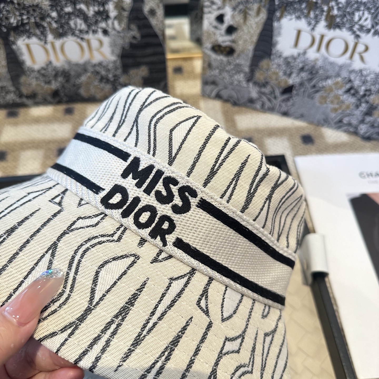 Dior 迪奥 新款原单渔夫帽， 精致純也格调很有感觉，很酷很时尚，专柜断货热门，质量超赞