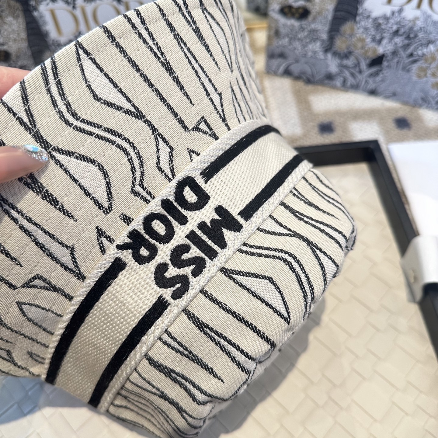 Dior 迪奥 新款原单渔夫帽， 精致純也格调很有感觉，很酷很时尚，专柜断货热门，质量超赞