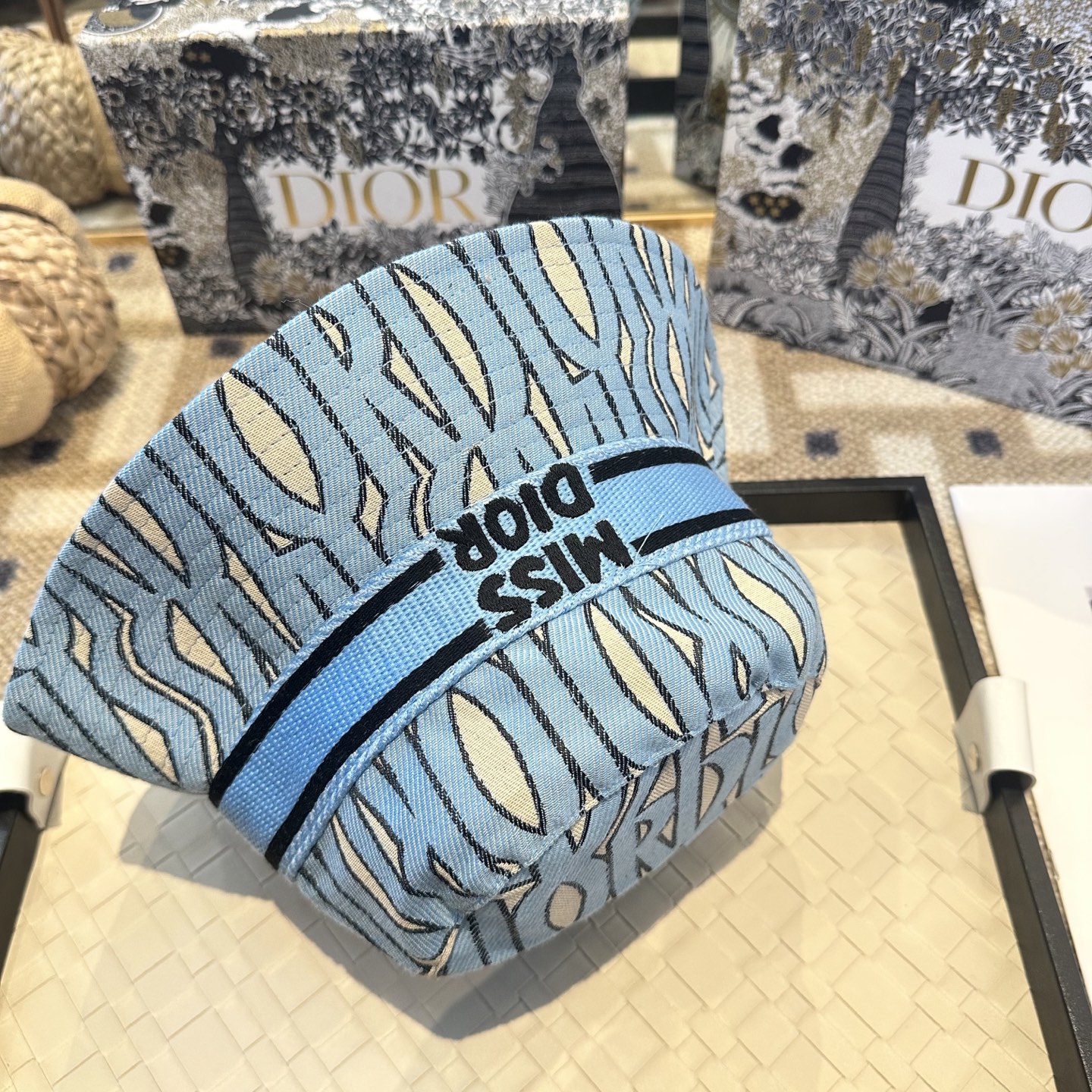 Dior 迪奥 新款原单渔夫帽， 精致純也格调很有感觉，很酷很时尚，专柜断货热门，质量超赞