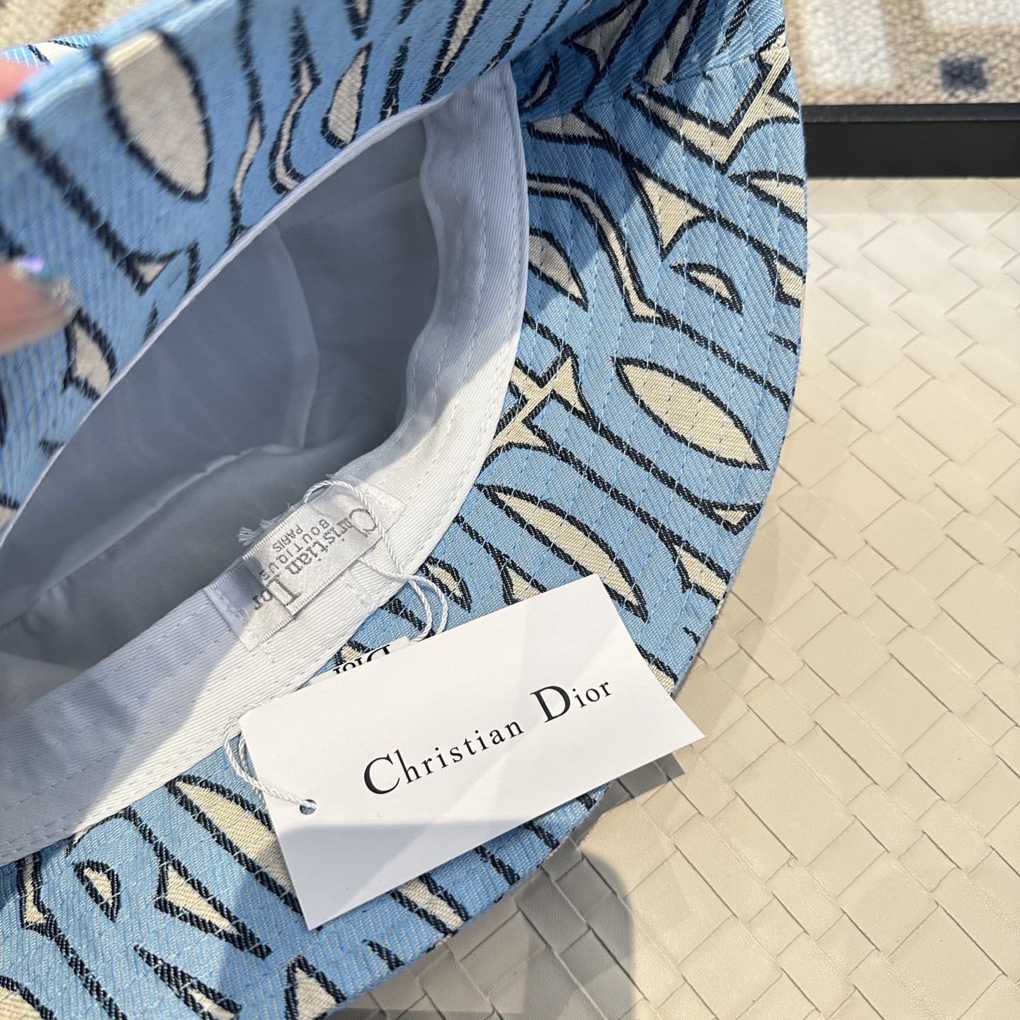 Dior 迪奥 新款原单渔夫帽， 精致純也格调很有感觉，很酷很时尚，专柜断货热门，质量超赞