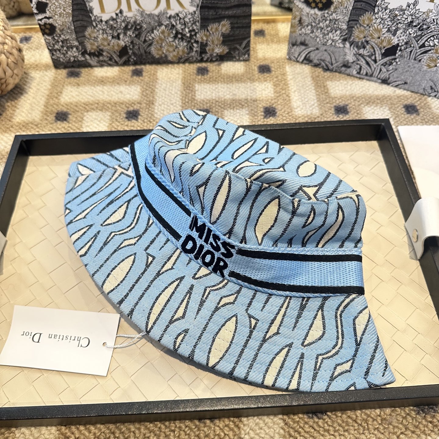 Dior 迪奥 新款原单渔夫帽， 精致純也格调很有感觉，很酷很时尚，专柜断货热门，质量超赞