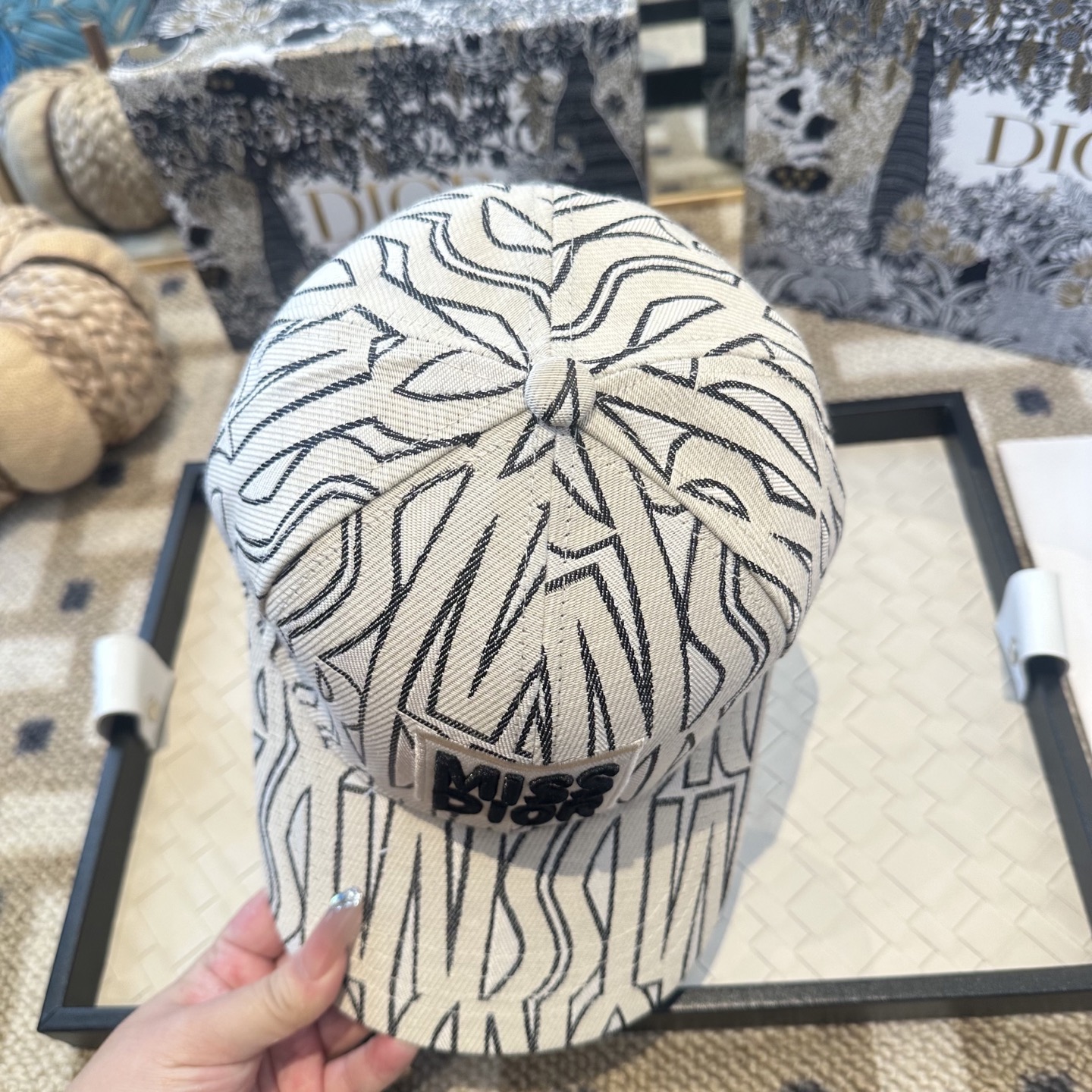 Dior 迪奥 新款原单棒球帽， 精致純也格调很有感觉，很酷很时尚，专柜断货热门，质量超赞