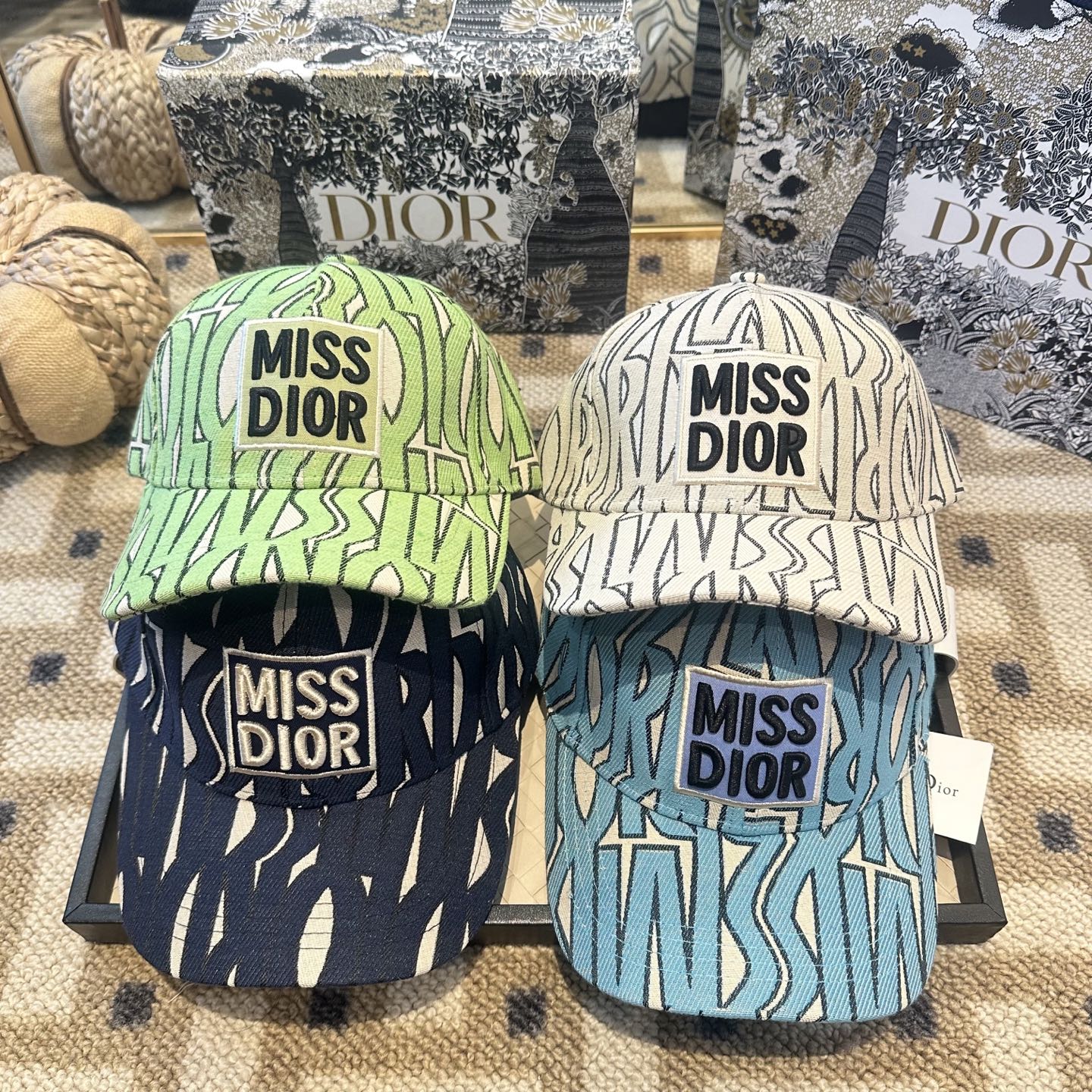 Dior 迪奥 新款原单棒球帽， 精致純也格调很有感觉，很酷很时尚，专柜断货热门，质量超赞