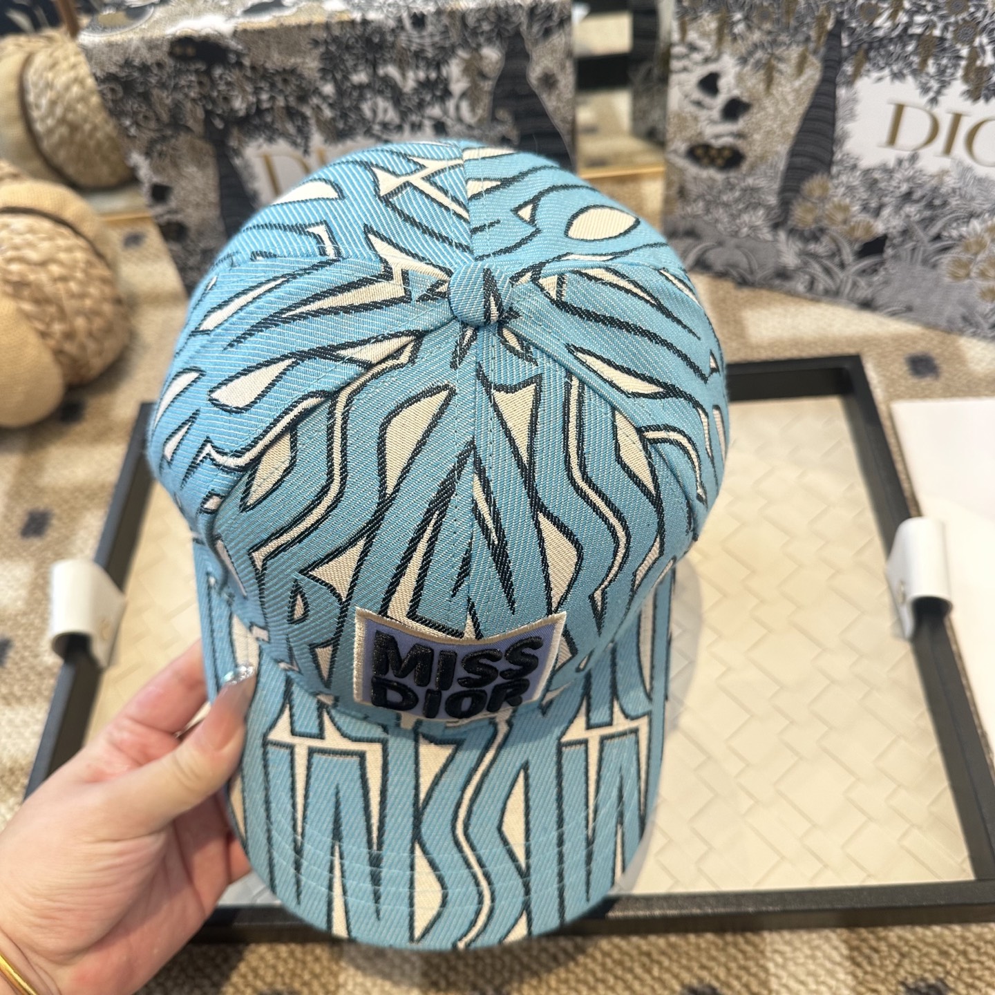 Dior 迪奥 新款原单棒球帽， 精致純也格调很有感觉，很酷很时尚，专柜断货热门，质量超赞