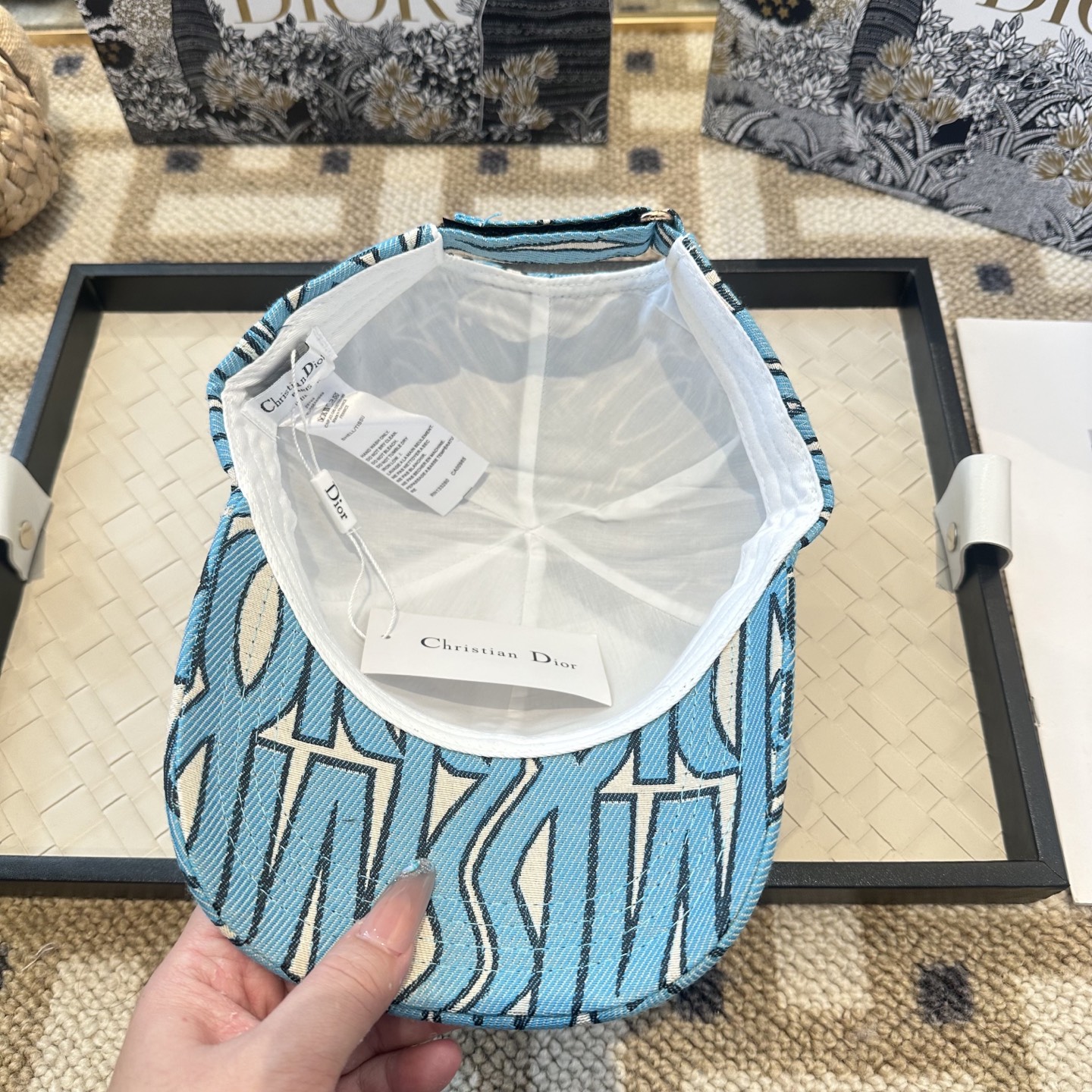 Dior 迪奥 新款原单棒球帽， 精致純也格调很有感觉，很酷很时尚，专柜断货热门，质量超赞