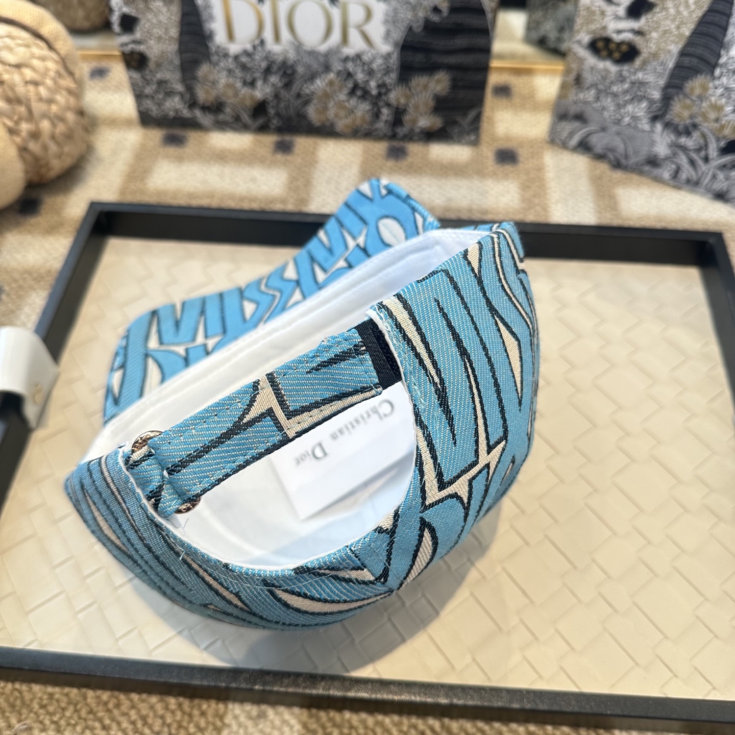 Dior 迪奥 新款原单棒球帽， 精致純也格调很有感觉，很酷很时尚，专柜断货热门，质量超赞