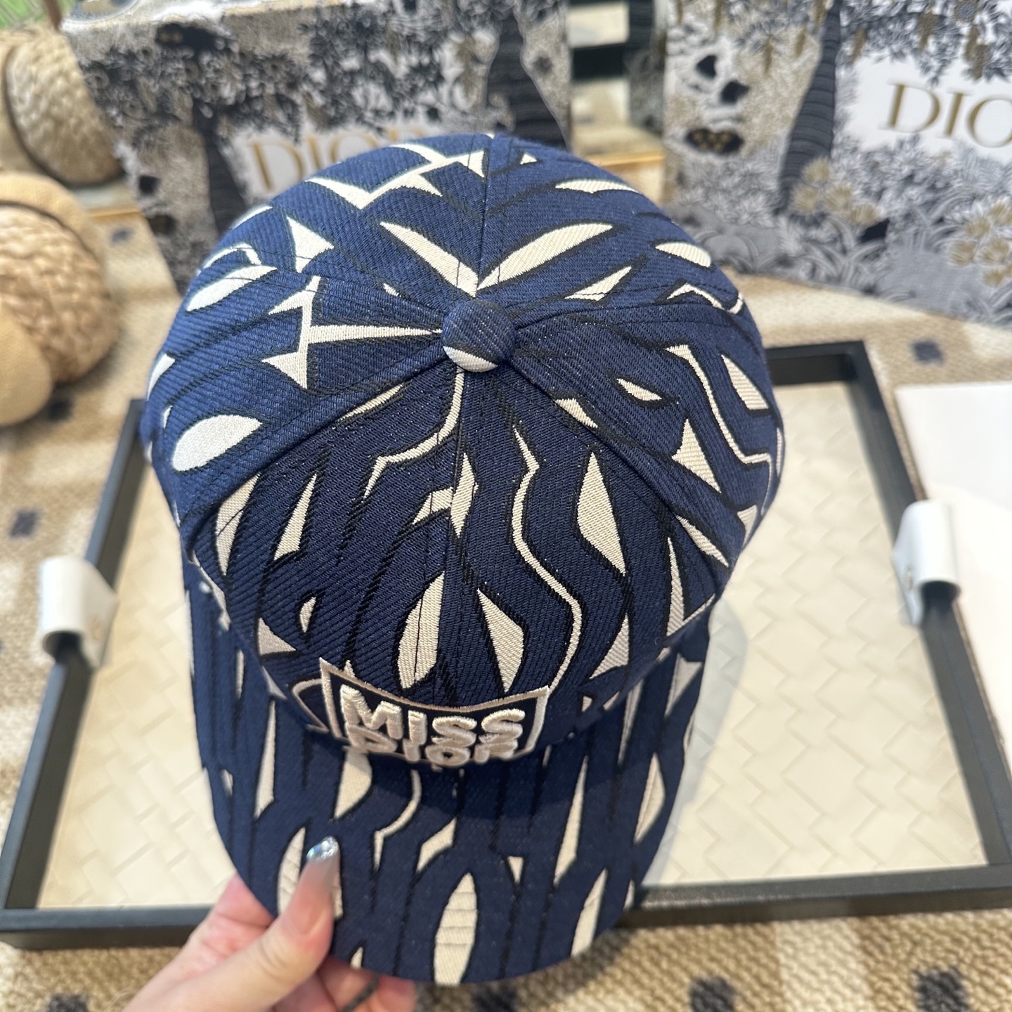 Dior 迪奥 新款原单棒球帽， 精致純也格调很有感觉，很酷很时尚，专柜断货热门，质量超赞