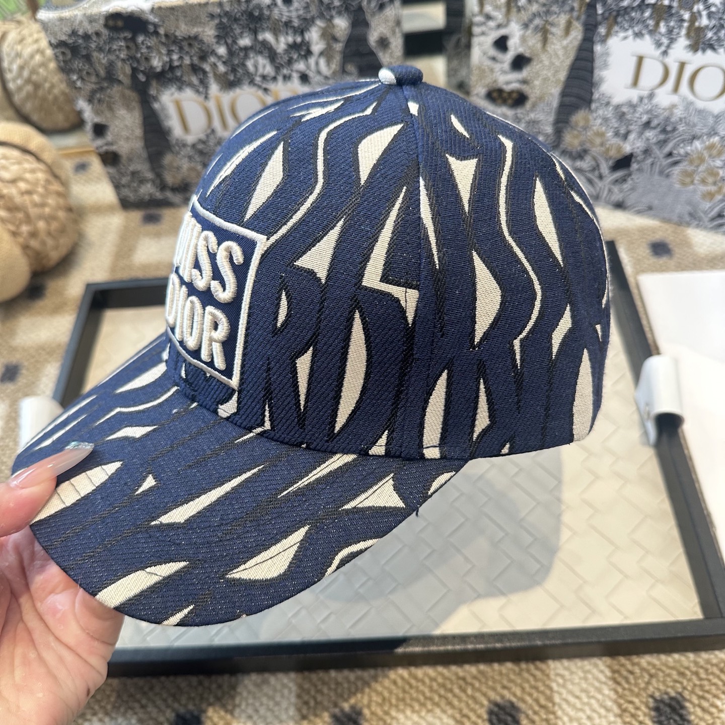 Dior 迪奥 新款原单棒球帽， 精致純也格调很有感觉，很酷很时尚，专柜断货热门，质量超赞