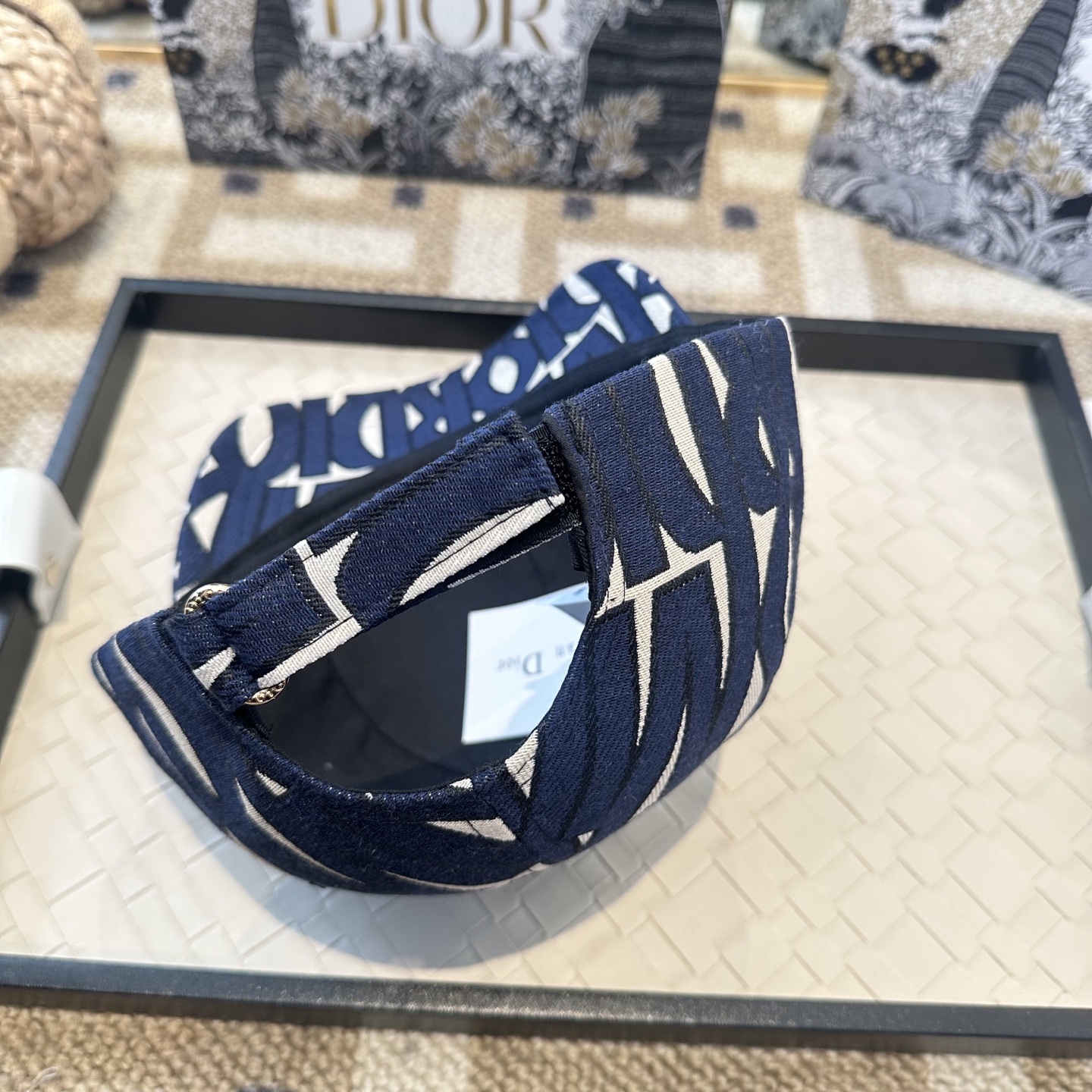 Dior 迪奥 新款原单棒球帽， 精致純也格调很有感觉，很酷很时尚，专柜断货热门，质量超赞