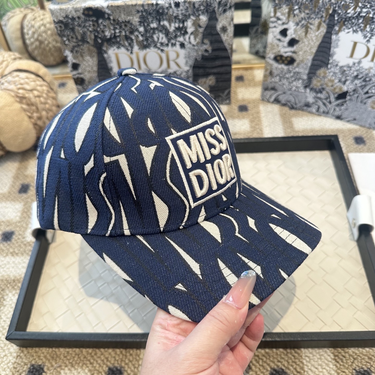 Dior 迪奥 新款原单棒球帽， 精致純也格调很有感觉，很酷很时尚，专柜断货热门，质量超赞