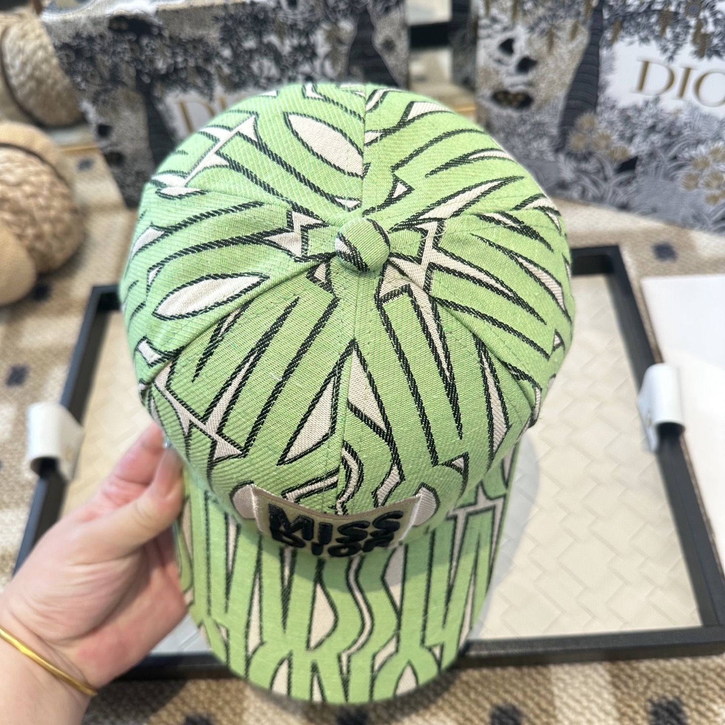 Dior 迪奥 新款原单棒球帽， 精致純也格调很有感觉，很酷很时尚，专柜断货热门，质量超赞