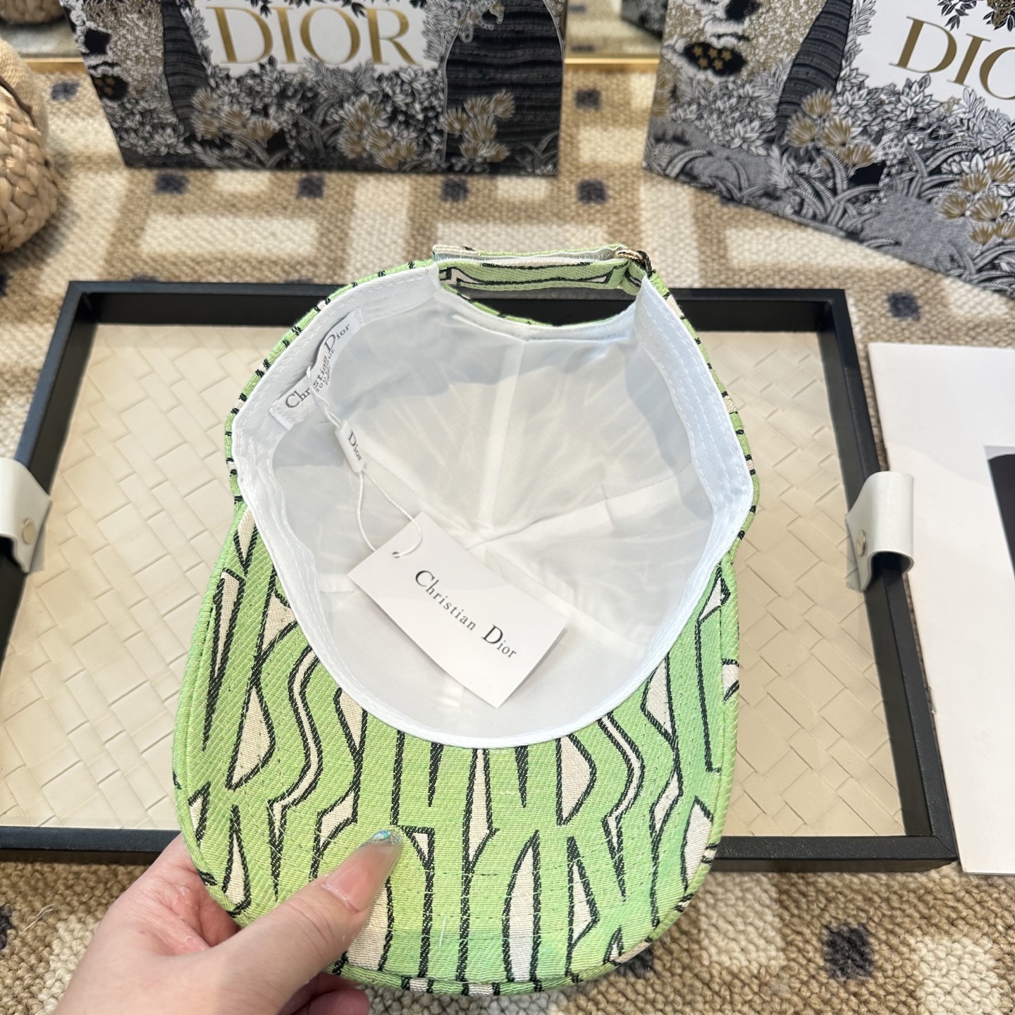 Dior 迪奥 新款原单棒球帽， 精致純也格调很有感觉，很酷很时尚，专柜断货热门，质量超赞