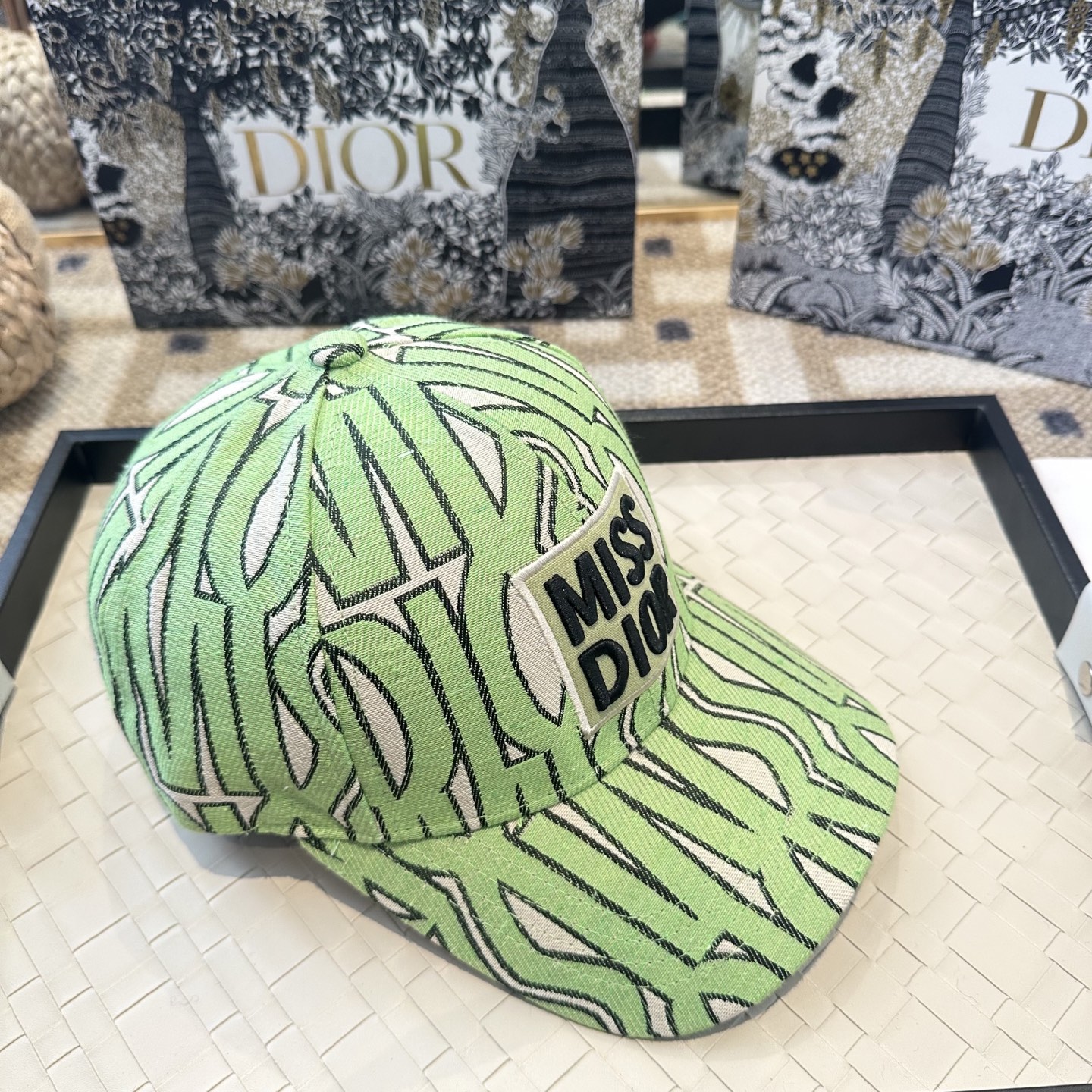 Dior 迪奥 新款原单棒球帽， 精致純也格调很有感觉，很酷很时尚，专柜断货热门，质量超赞