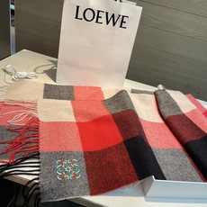 🆕 上新!Loewe · 罗意威️难得一见的温柔配色,低调又不失优雅❗️】重点推荐❗️双面配色,一条围巾两种风格搭配, 🆕 上新!Loewe · 罗意威️难得一见的温柔配色,低调又不失优雅❗️】重点推荐❗️双面配色,一条围巾两种风格搭配,