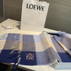 🆕 上新!Loewe · 罗意威️难得一见的温柔配色,低调又不失优雅❗️】重点推荐❗️双面配色,一条围巾两种风格搭配, 🆕 上新!Loewe · 罗意威️难得一见的温柔配色,低调又不失优雅❗️】重点推荐❗️双面配色,一条围巾两种风格搭配,