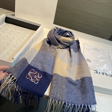 🆕 上新!Loewe · 罗意威️难得一见的温柔配色,低调又不失优雅❗️】重点推荐❗️双面配色,一条围巾两种风格搭配, 🆕 上新!Loewe · 罗意威️难得一见的温柔配色,低调又不失优雅❗️】重点推荐❗️双面配色,一条围巾两种风格搭配,