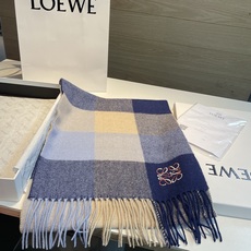 🆕 上新!Loewe · 罗意威️难得一见的温柔配色,低调又不失优雅❗️】重点推荐❗️双面配色,一条围巾两种风格搭配, 🆕 上新!Loewe · 罗意威️难得一见的温柔配色,低调又不失优雅❗️】重点推荐❗️双面配色,一条围巾两种风格搭配,