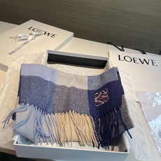 🆕 上新!Loewe · 罗意威️难得一见的温柔配色,低调又不失优雅❗️】重点推荐❗️双面配色,一条围巾两种风格搭配, 🆕 上新!Loewe · 罗意威️难得一见的温柔配色,低调又不失优雅❗️】重点推荐❗️双面配色,一条围巾两种风格搭配,