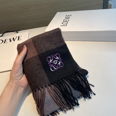 🆕 上新!Loewe · 罗意威️难得一见的温柔配色,低调又不失优雅❗️】重点推荐❗️双面配色,一条围巾两种风格搭配, 🆕 上新!Loewe · 罗意威️难得一见的温柔配色,低调又不失优雅❗️】重点推荐❗️双面配色,一条围巾两种风格搭配,