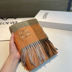 🆕 上新!Loewe · 罗意威️难得一见的温柔配色,低调又不失优雅❗️】重点推荐❗️双面配色,一条围巾两种风格搭配, 🆕 上新!Loewe · 罗意威️难得一见的温柔配色,低调又不失优雅❗️】重点推荐❗️双面配色,一条围巾两种风格搭配,