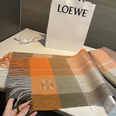 🆕 上新!Loewe · 罗意威️难得一见的温柔配色,低调又不失优雅❗️】重点推荐❗️双面配色,一条围巾两种风格搭配, 🆕 上新!Loewe · 罗意威️难得一见的温柔配色,低调又不失优雅❗️】重点推荐❗️双面配色,一条围巾两种风格搭配,