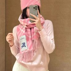 🆕 。芯片版 Burberry新款苏格兰格纹羊绒围巾,继全智贤带火的格纹款围巾之后,Bur又一款力作上市,Burberr 🆕 。芯片版 Burberry新款苏格兰格纹羊绒围巾,继全智贤带火的格纹款围巾之后,Bur又一款力作上市,Burberr