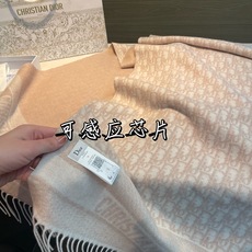 芯片版银丝线高品质Dior(迪奥)最新款 · 这款 Oblique 印花围巾重新诠释 Dior 经典标识,彰显现代精神。 芯片版银丝线高品质Dior(迪奥)最新款 · 这款 Oblique 印花围巾重新诠释 Dior 经典标识,彰显现代精神。