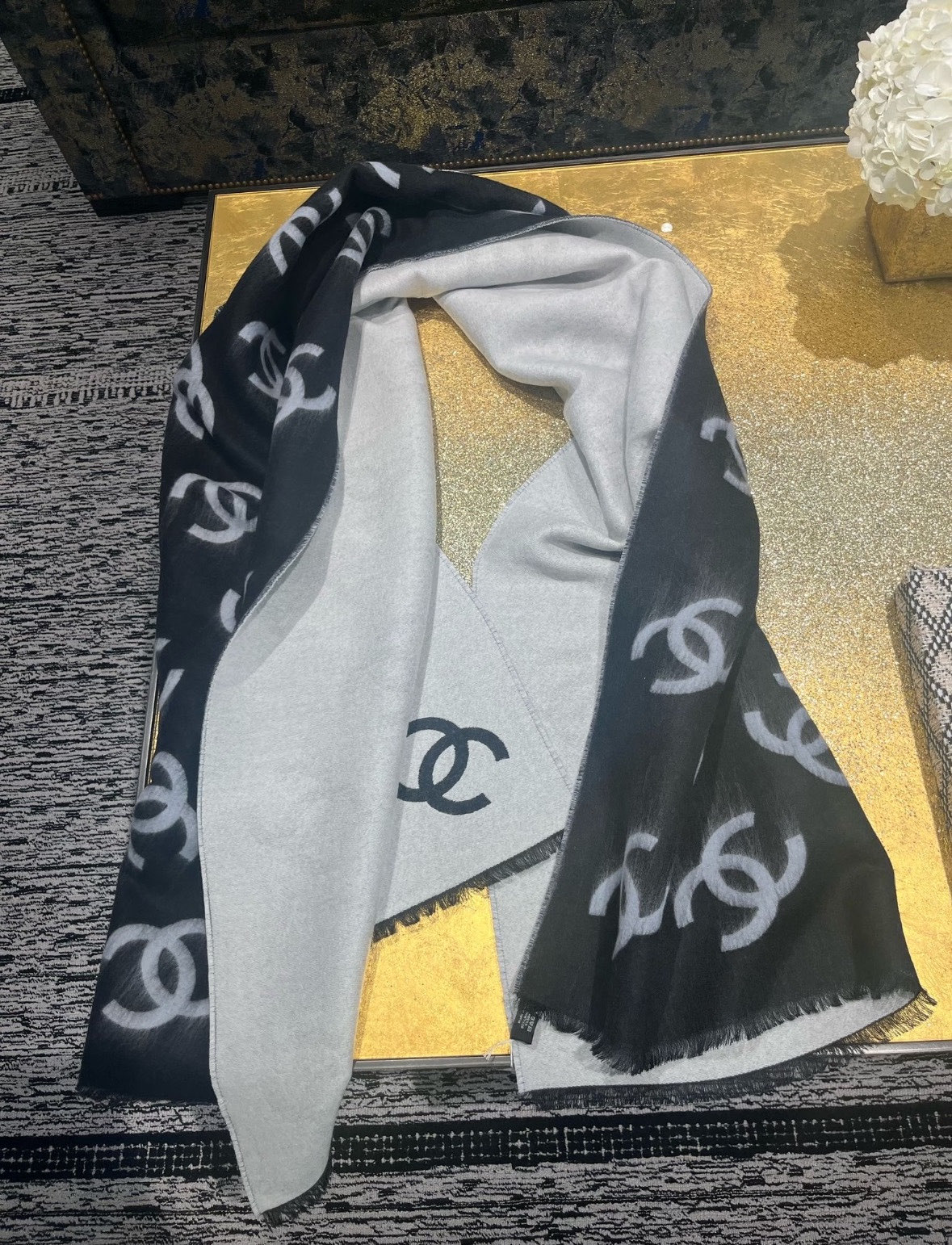 🆕 原单𝑪𝒉 50*200cm.100%山羊绒 精选顶级山羊绒/绵羊毛/桑蚕丝,融合精湛工艺。触感细腻柔滑,轻盈无负 🆕 原单𝑪𝒉 50*200cm.100%山羊绒 精选顶级山羊绒/绵羊毛/桑蚕丝,融合精湛工艺。触感细腻柔滑,轻盈无负