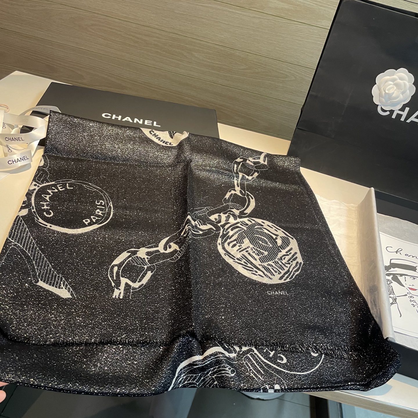 🆕 上新🌟  会发光发亮的围巾 💄💋新款客供银线💖羊绒面料长巾 😘美翻了[流泪]【小香银线图标】，御用殿堂级极品‼️新款