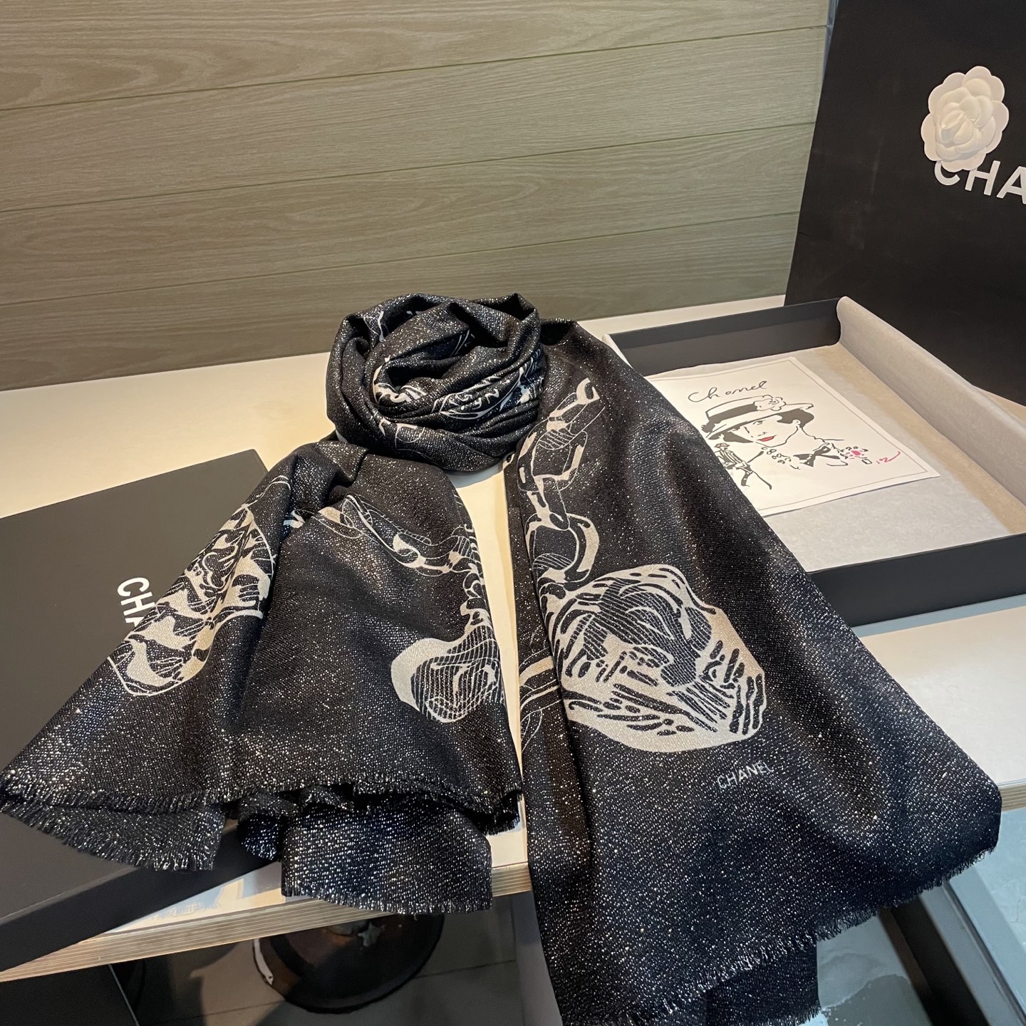 🆕 上新🌟  会发光发亮的围巾 💄💋新款客供银线💖羊绒面料长巾 😘美翻了[流泪]【小香银线图标】，御用殿堂级极品‼️新款