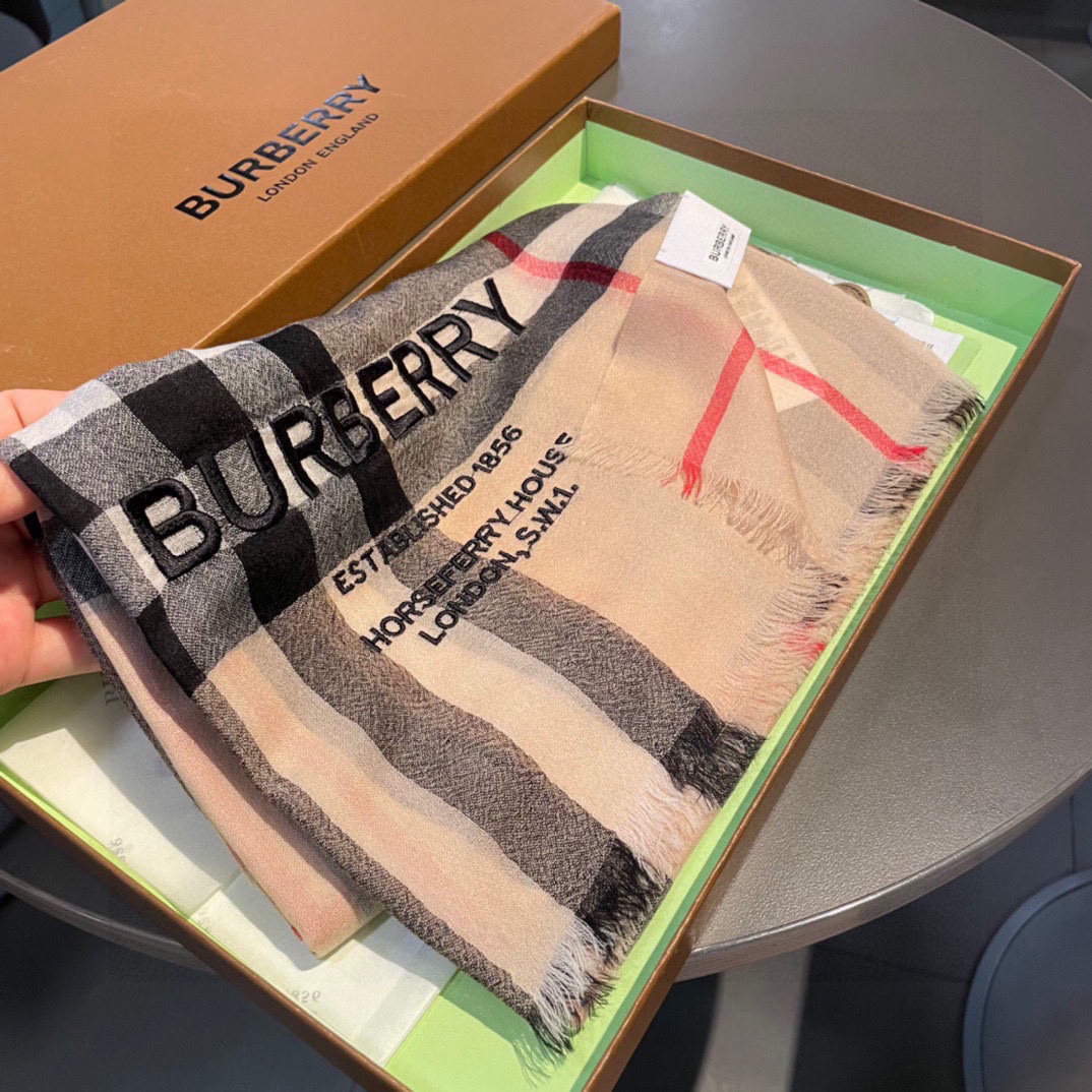 🆕  😘😘巴宝莉羊绒长巾⚜️bur殿堂级御用推荐❗️出口英国的订单！最新经典混纺系列。来的太是时候了❗️非常适合春秋及空