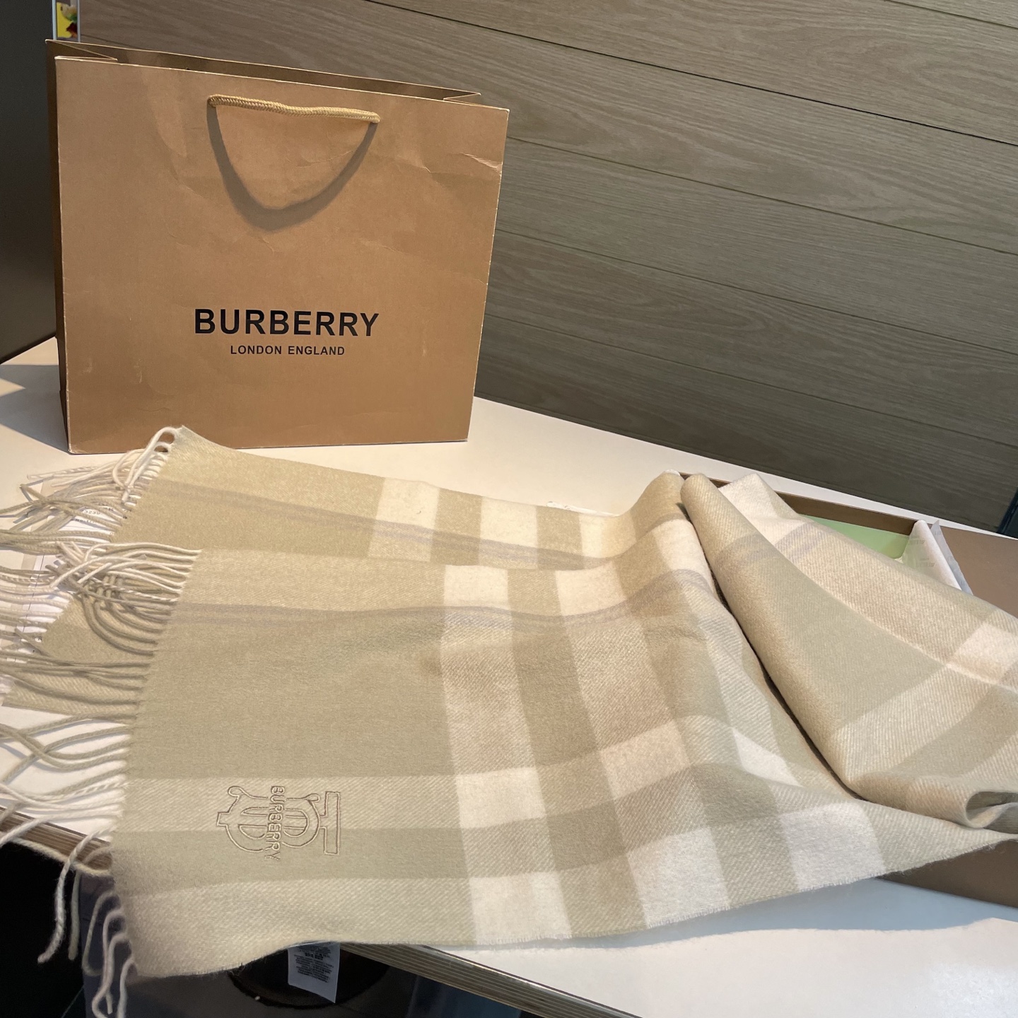 🆕 ✨✨Burberry · 巴宝莉双面围巾❗好看的要疯掉了，太有型太有魅力了❗❗非常斯文时尚的秋冬单品！真的很喜欢，非