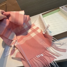 🆕 ✨✨Burberry · 巴宝莉双面围巾❗好看的要疯掉了,太有型太有魅力了❗❗非常斯文时尚的秋冬单品!真的很喜欢,非 🆕 ✨✨Burberry · 巴宝莉双面围巾❗好看的要疯掉了,太有型太有魅力了❗❗非常斯文时尚的秋冬单品!真的很喜欢,非