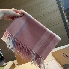 🆕 ✨✨Burberry · 巴宝莉双面围巾❗好看的要疯掉了,太有型太有魅力了❗❗非常斯文时尚的秋冬单品!真的很喜欢,非 🆕 ✨✨Burberry · 巴宝莉双面围巾❗好看的要疯掉了,太有型太有魅力了❗❗非常斯文时尚的秋冬单品!真的很喜欢,非
