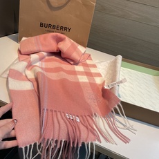 🆕 ✨✨Burberry · 巴宝莉双面围巾❗好看的要疯掉了,太有型太有魅力了❗❗非常斯文时尚的秋冬单品!真的很喜欢,非 🆕 ✨✨Burberry · 巴宝莉双面围巾❗好看的要疯掉了,太有型太有魅力了❗❗非常斯文时尚的秋冬单品!真的很喜欢,非