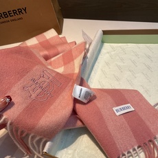 🆕 ✨✨Burberry · 巴宝莉双面围巾❗好看的要疯掉了,太有型太有魅力了❗❗非常斯文时尚的秋冬单品!真的很喜欢,非 🆕 ✨✨Burberry · 巴宝莉双面围巾❗好看的要疯掉了,太有型太有魅力了❗❗非常斯文时尚的秋冬单品!真的很喜欢,非