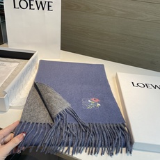 🆕 上新!Loewe · 罗意威️难得一见的温柔配色,低调又不失优雅❗️】重点推荐❗️双面配色,一条围巾两种风格搭配 🆕 上新!Loewe · 罗意威️难得一见的温柔配色,低调又不失优雅❗️】重点推荐❗️双面配色,一条围巾两种风格搭配