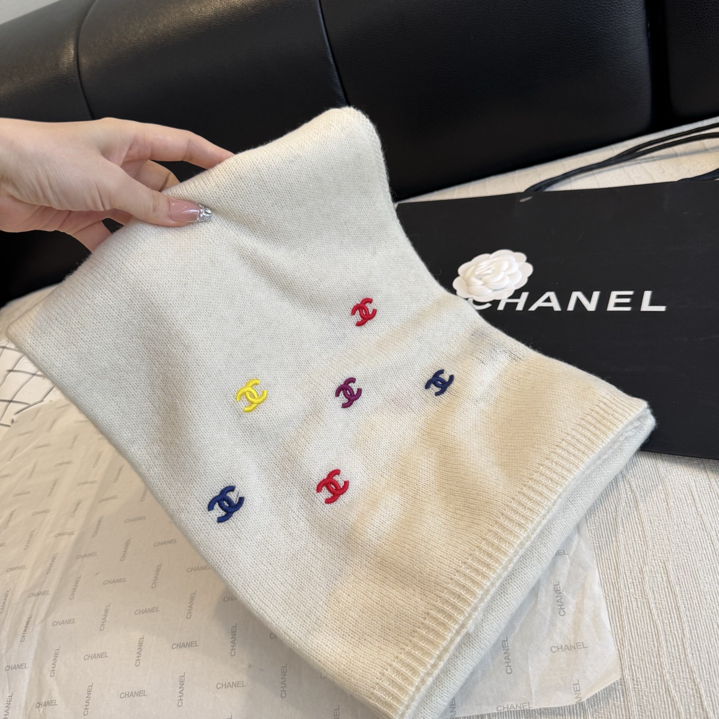 刺绣版 CHANEL羊绒长巾👏💙顶级原单正品旷世绝美【小香披肩】羊绒围巾，顶级高端货👼【绝对值得珍藏👍】👏香奈儿绝美百搭